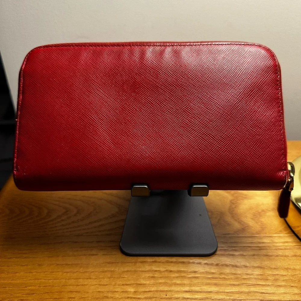 Prada Red Leather Zip Wallet W/COA. EUC. - Picture 9 of 12